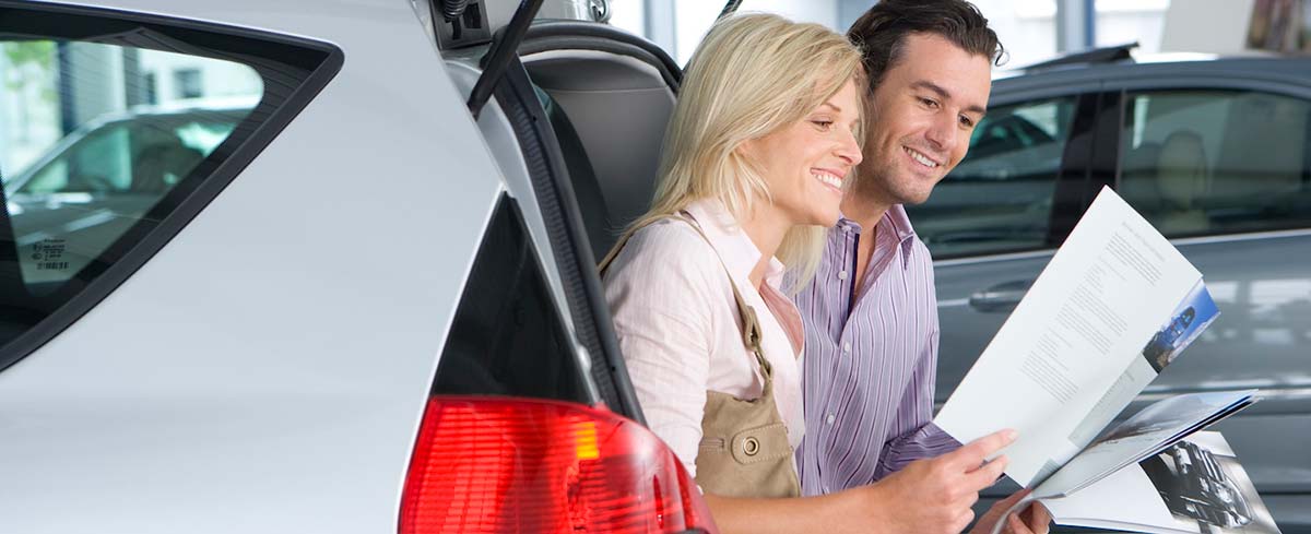 Couple with a car lease image 